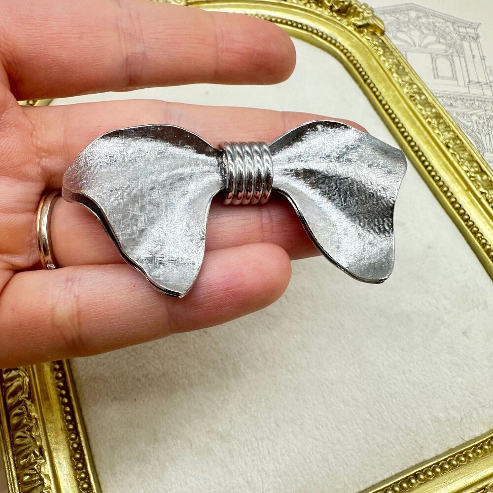 Vintage Gorgeous Silver Tone Bow Brooch Large Bow Pin Ribbon Brooch